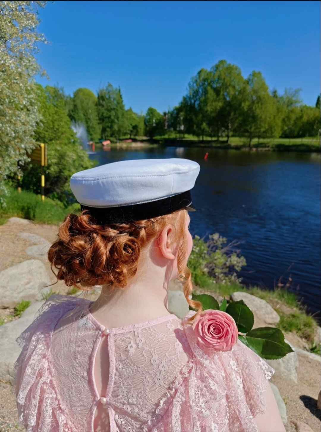 Ett band sytt för hand